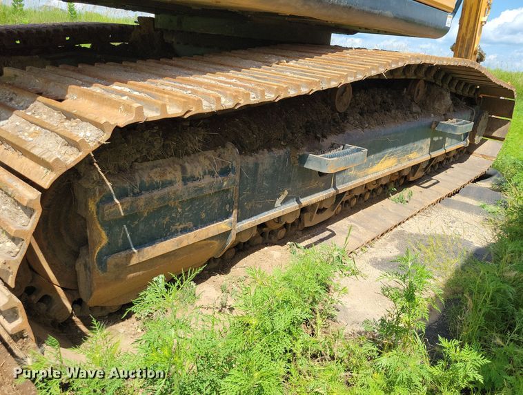 image for item EA2469 2017 Hyundai HX380L excavator