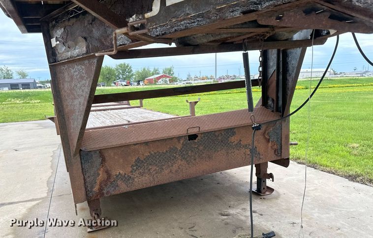 image for item EB2712 2012 PJ equipment trailer