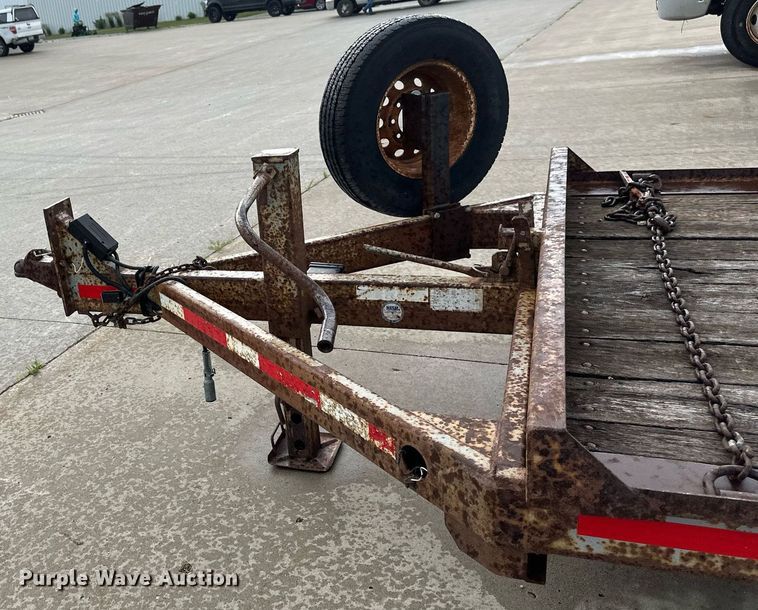 image for item EB2715 2005 Redi Haul tilt deck equipment trailer