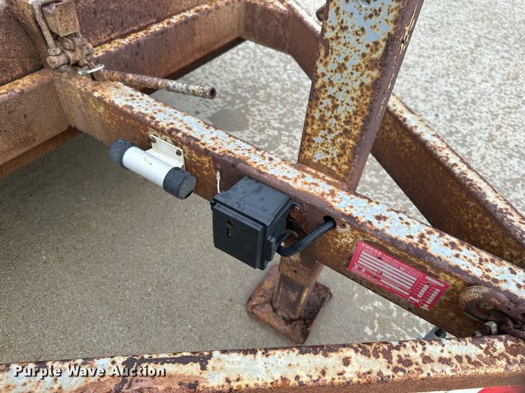 image for item EB2715 2005 Redi Haul tilt deck equipment trailer