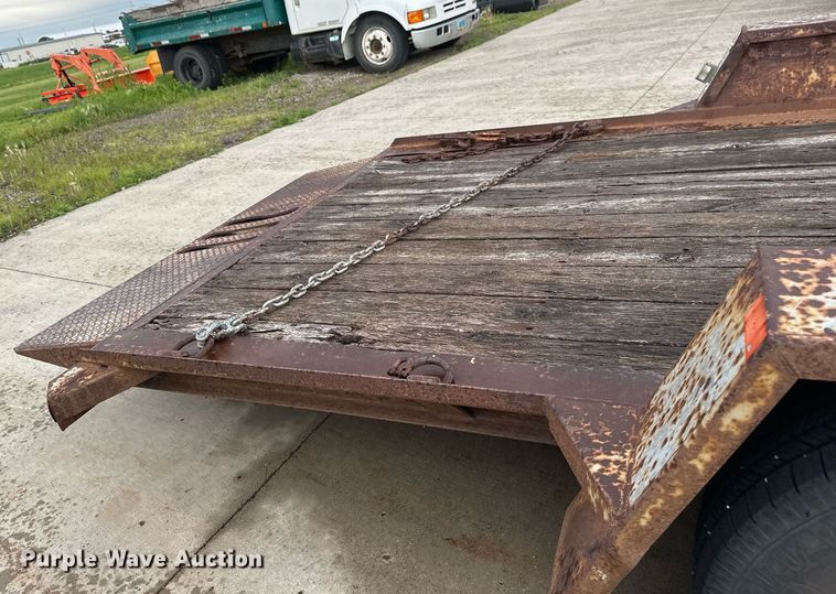 image for item EB2715 2005 Redi Haul tilt deck equipment trailer