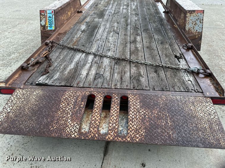 image for item EB2715 2005 Redi Haul tilt deck equipment trailer