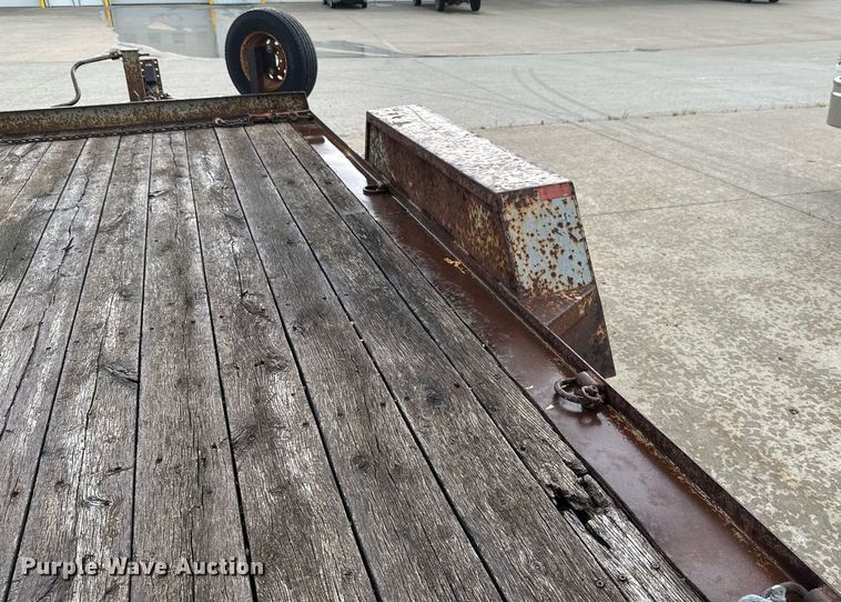 image for item EB2715 2005 Redi Haul tilt deck equipment trailer