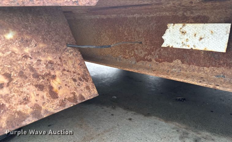 image for item EB2715 2005 Redi Haul tilt deck equipment trailer