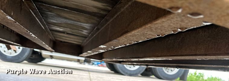 image for item EB2715 2005 Redi Haul tilt deck equipment trailer