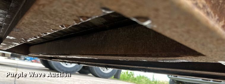 image for item EB2715 2005 Redi Haul tilt deck equipment trailer