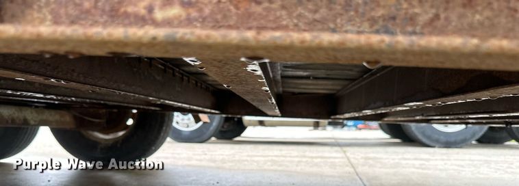 image for item EB2715 2005 Redi Haul tilt deck equipment trailer