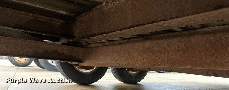 image for item EB2715 2005 Redi Haul tilt deck equipment trailer