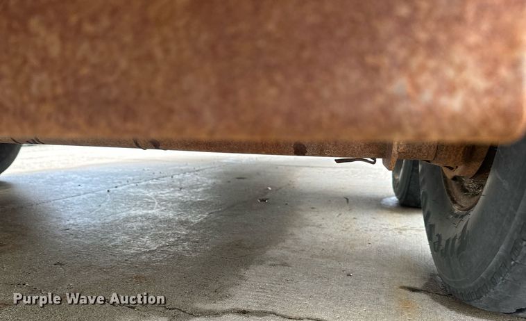 image for item EB2715 2005 Redi Haul tilt deck equipment trailer