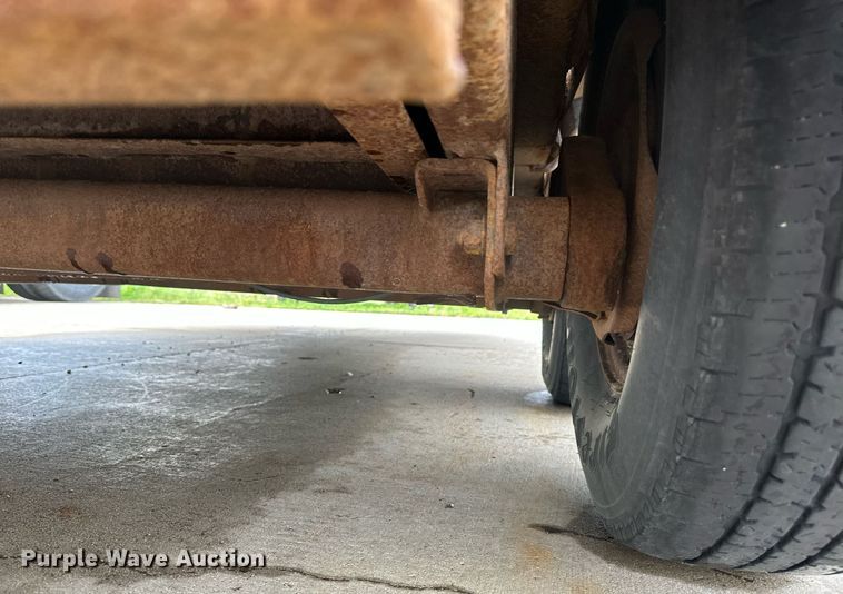 image for item EB2715 2005 Redi Haul tilt deck equipment trailer