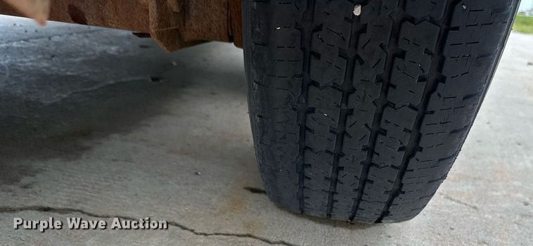 image for item EB2715 2005 Redi Haul tilt deck equipment trailer