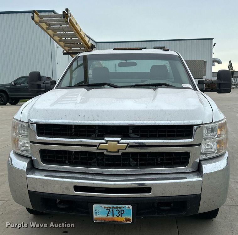 image for item EB2718 2009 Chevrolet Silverado 3500HD utility bed pickup truck