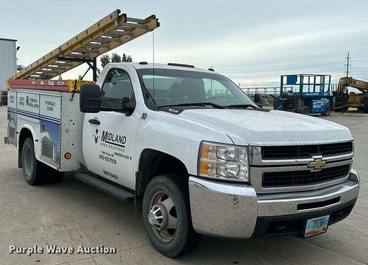 image for item EB2718 2009 Chevrolet Silverado 3500HD utility bed pickup truck