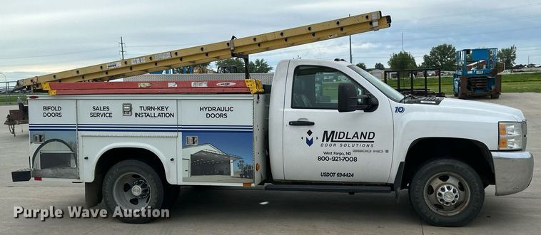 image for item EB2718 2009 Chevrolet Silverado 3500HD utility bed pickup truck