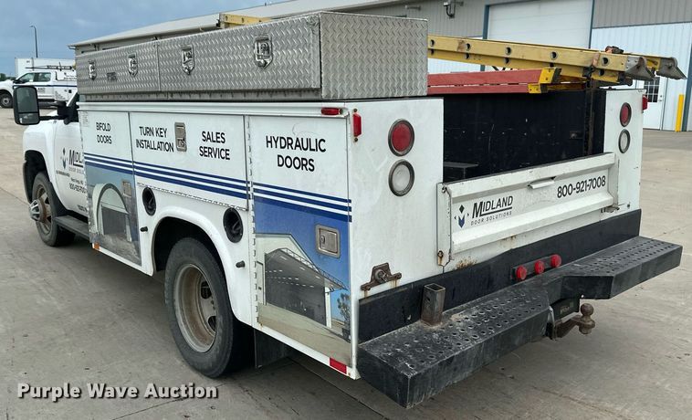 image for item EB2718 2009 Chevrolet Silverado 3500HD utility bed pickup truck