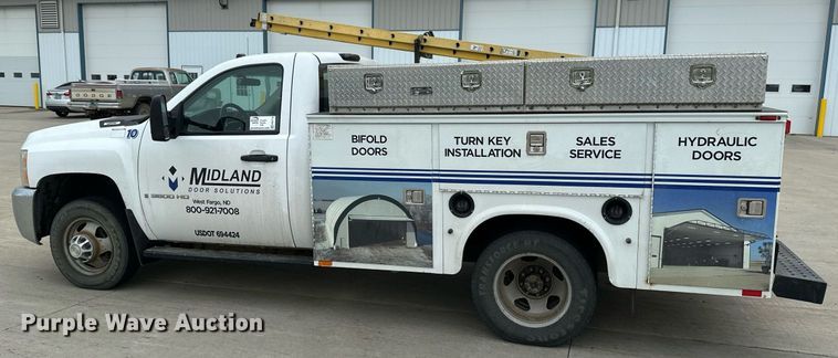 image for item EB2718 2009 Chevrolet Silverado 3500HD utility bed pickup truck