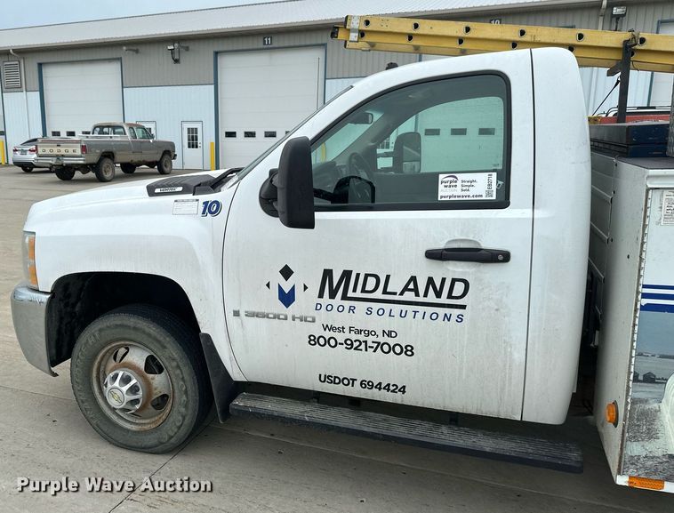 image for item EB2718 2009 Chevrolet Silverado 3500HD utility bed pickup truck