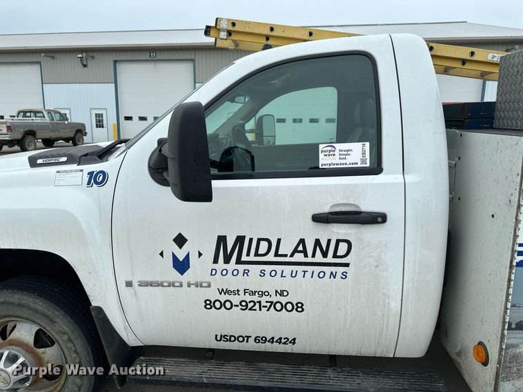 image for item EB2718 2009 Chevrolet Silverado 3500HD utility bed pickup truck