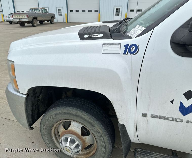 image for item EB2718 2009 Chevrolet Silverado 3500HD utility bed pickup truck
