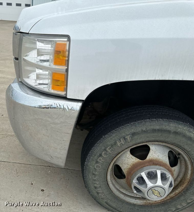 image for item EB2718 2009 Chevrolet Silverado 3500HD utility bed pickup truck