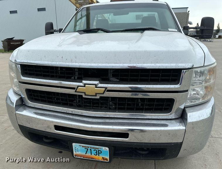 image for item EB2718 2009 Chevrolet Silverado 3500HD utility bed pickup truck