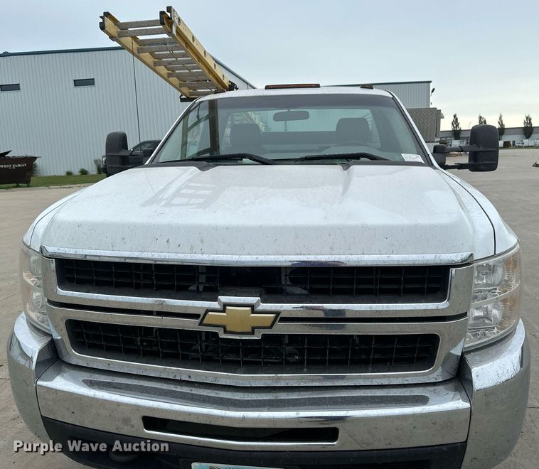 image for item EB2718 2009 Chevrolet Silverado 3500HD utility bed pickup truck