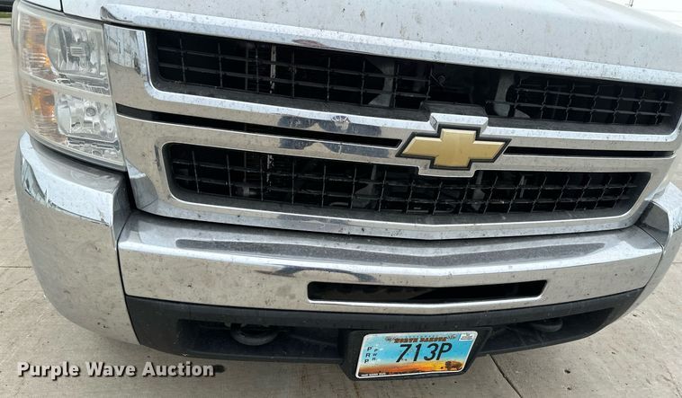 image for item EB2718 2009 Chevrolet Silverado 3500HD utility bed pickup truck
