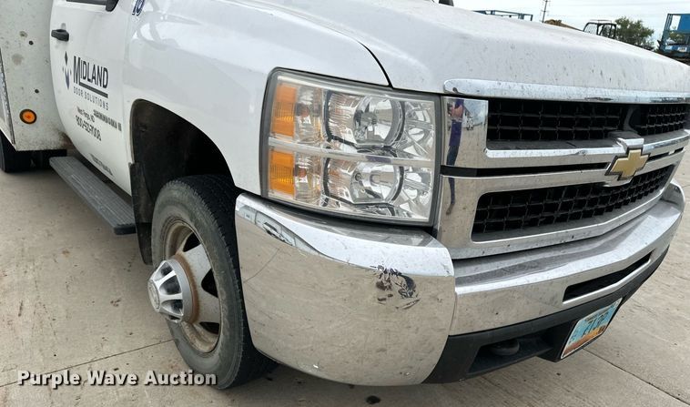 image for item EB2718 2009 Chevrolet Silverado 3500HD utility bed pickup truck