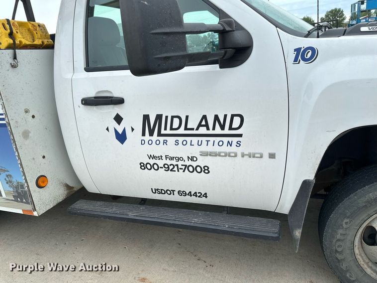 image for item EB2718 2009 Chevrolet Silverado 3500HD utility bed pickup truck