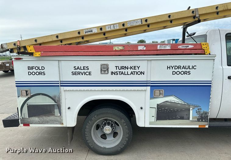 image for item EB2718 2009 Chevrolet Silverado 3500HD utility bed pickup truck