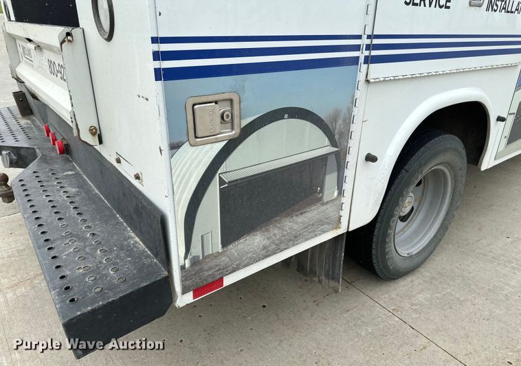 image for item EB2718 2009 Chevrolet Silverado 3500HD utility bed pickup truck