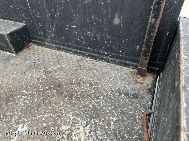 image for item EB2718 2009 Chevrolet Silverado 3500HD utility bed pickup truck