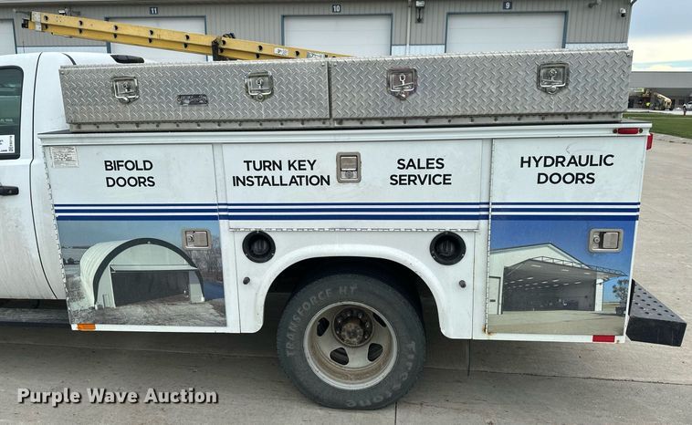 image for item EB2718 2009 Chevrolet Silverado 3500HD utility bed pickup truck