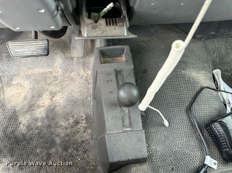 image for item EB2718 2009 Chevrolet Silverado 3500HD utility bed pickup truck