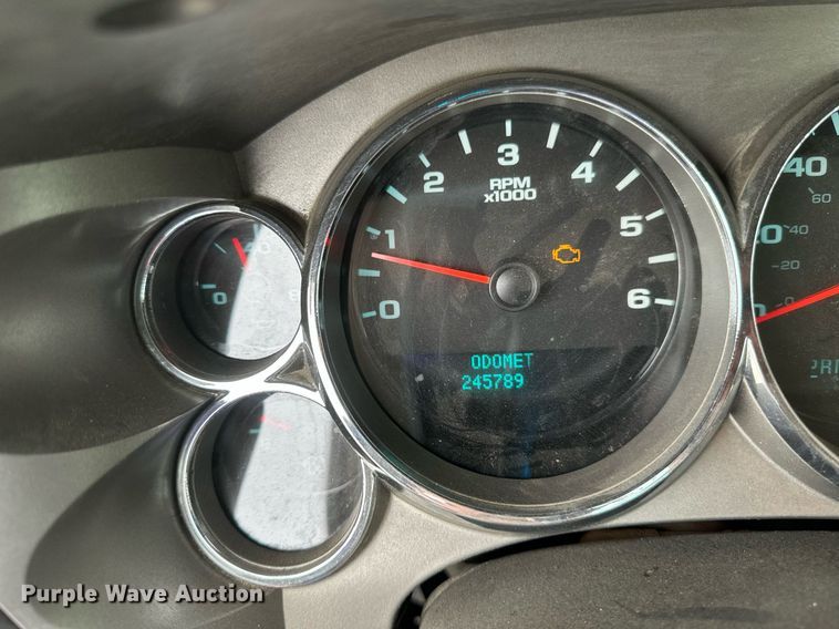 image for item EB2718 2009 Chevrolet Silverado 3500HD utility bed pickup truck