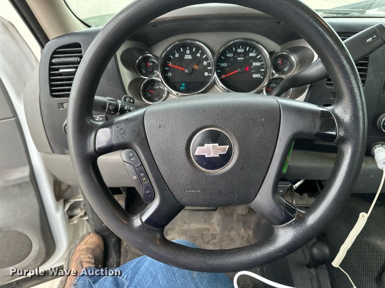 image for item EB2718 2009 Chevrolet Silverado 3500HD utility bed pickup truck