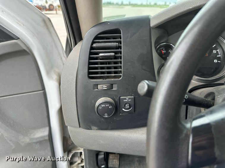 image for item EB2718 2009 Chevrolet Silverado 3500HD utility bed pickup truck