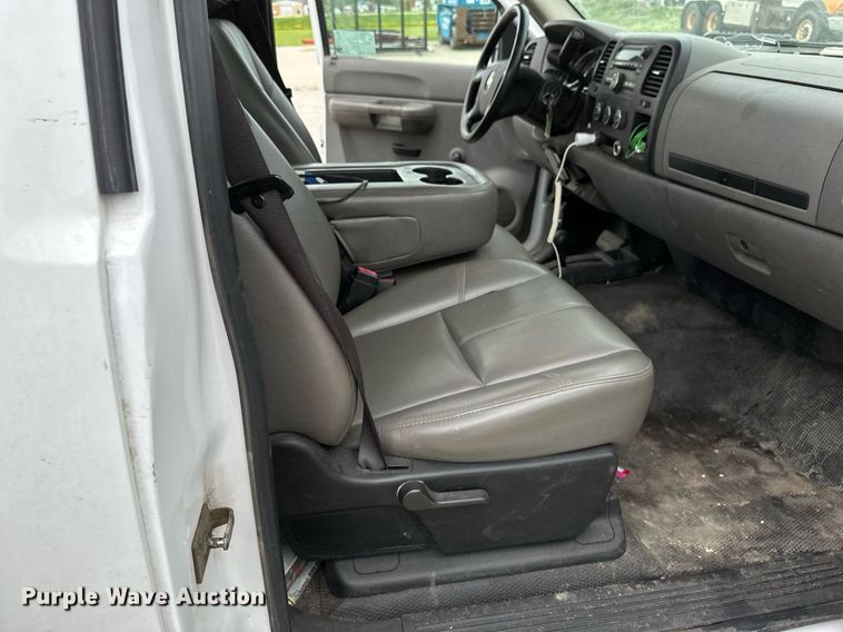 image for item EB2718 2009 Chevrolet Silverado 3500HD utility bed pickup truck