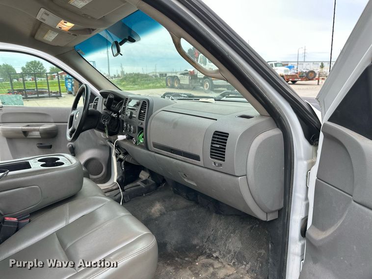 image for item EB2718 2009 Chevrolet Silverado 3500HD utility bed pickup truck