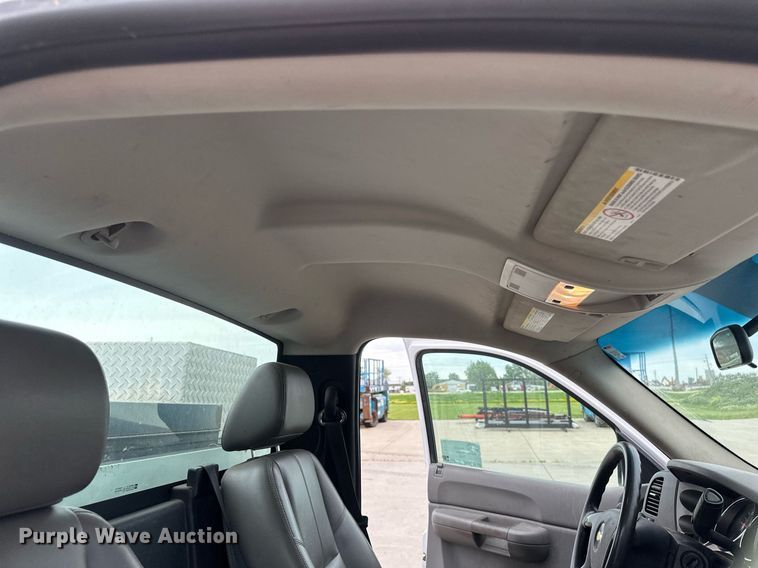 image for item EB2718 2009 Chevrolet Silverado 3500HD utility bed pickup truck