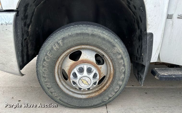 image for item EB2718 2009 Chevrolet Silverado 3500HD utility bed pickup truck