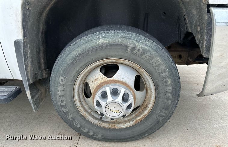 image for item EB2718 2009 Chevrolet Silverado 3500HD utility bed pickup truck