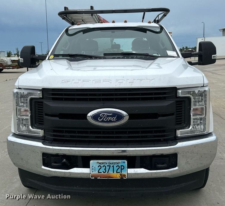 image for item EB2720 2019 Ford F350 Super Duty Crew Cab utility bed pickup truck