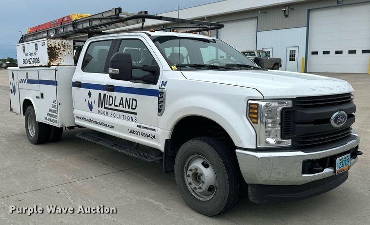 image for item EB2720 2019 Ford F350 Super Duty Crew Cab utility bed pickup truck