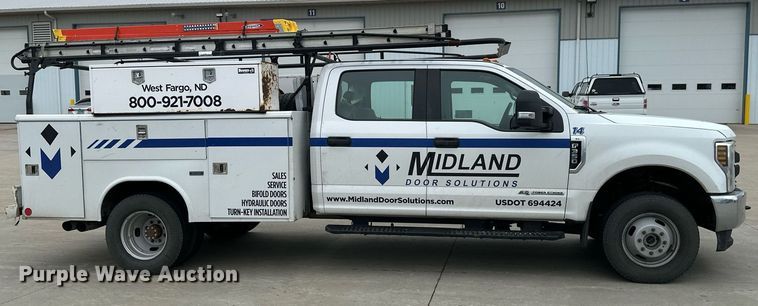 image for item EB2720 2019 Ford F350 Super Duty Crew Cab utility bed pickup truck