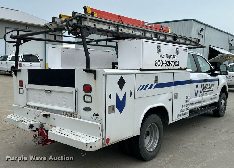 image for item EB2720 2019 Ford F350 Super Duty Crew Cab utility bed pickup truck