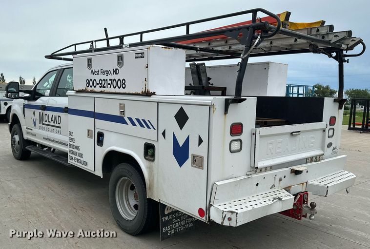 image for item EB2720 2019 Ford F350 Super Duty Crew Cab utility bed pickup truck