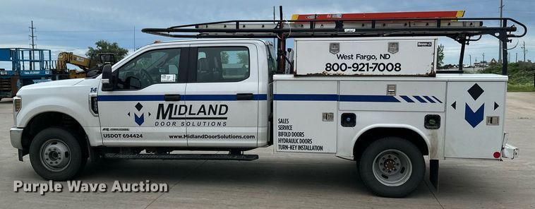 image for item EB2720 2019 Ford F350 Super Duty Crew Cab utility bed pickup truck