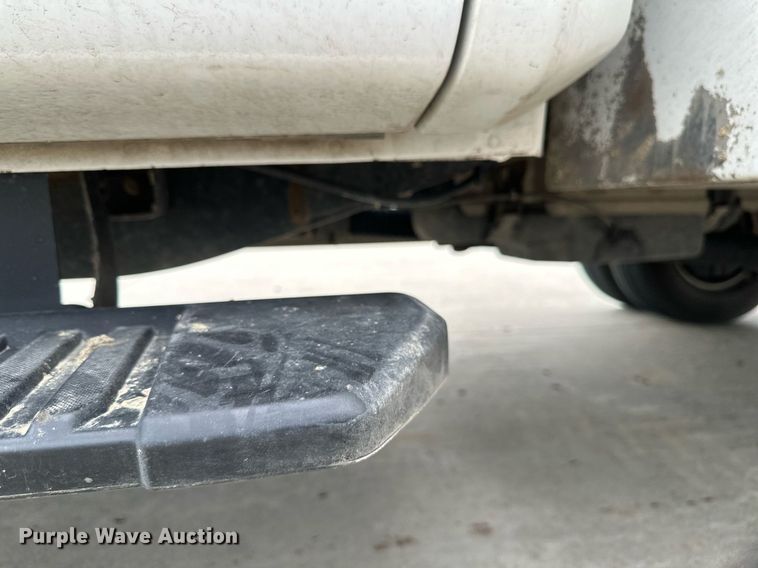 image for item EB2720 2019 Ford F350 Super Duty Crew Cab utility bed pickup truck