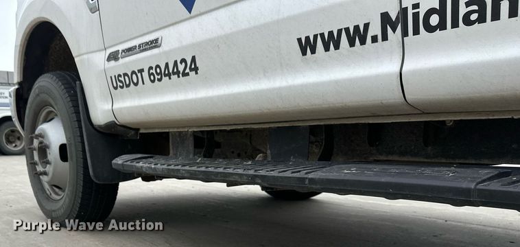 image for item EB2720 2019 Ford F350 Super Duty Crew Cab utility bed pickup truck